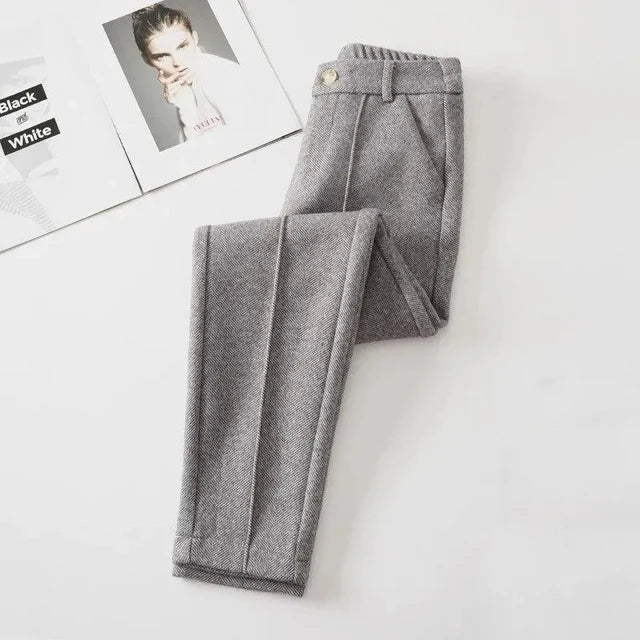 Xaviera | Woolen trousers are trending this season