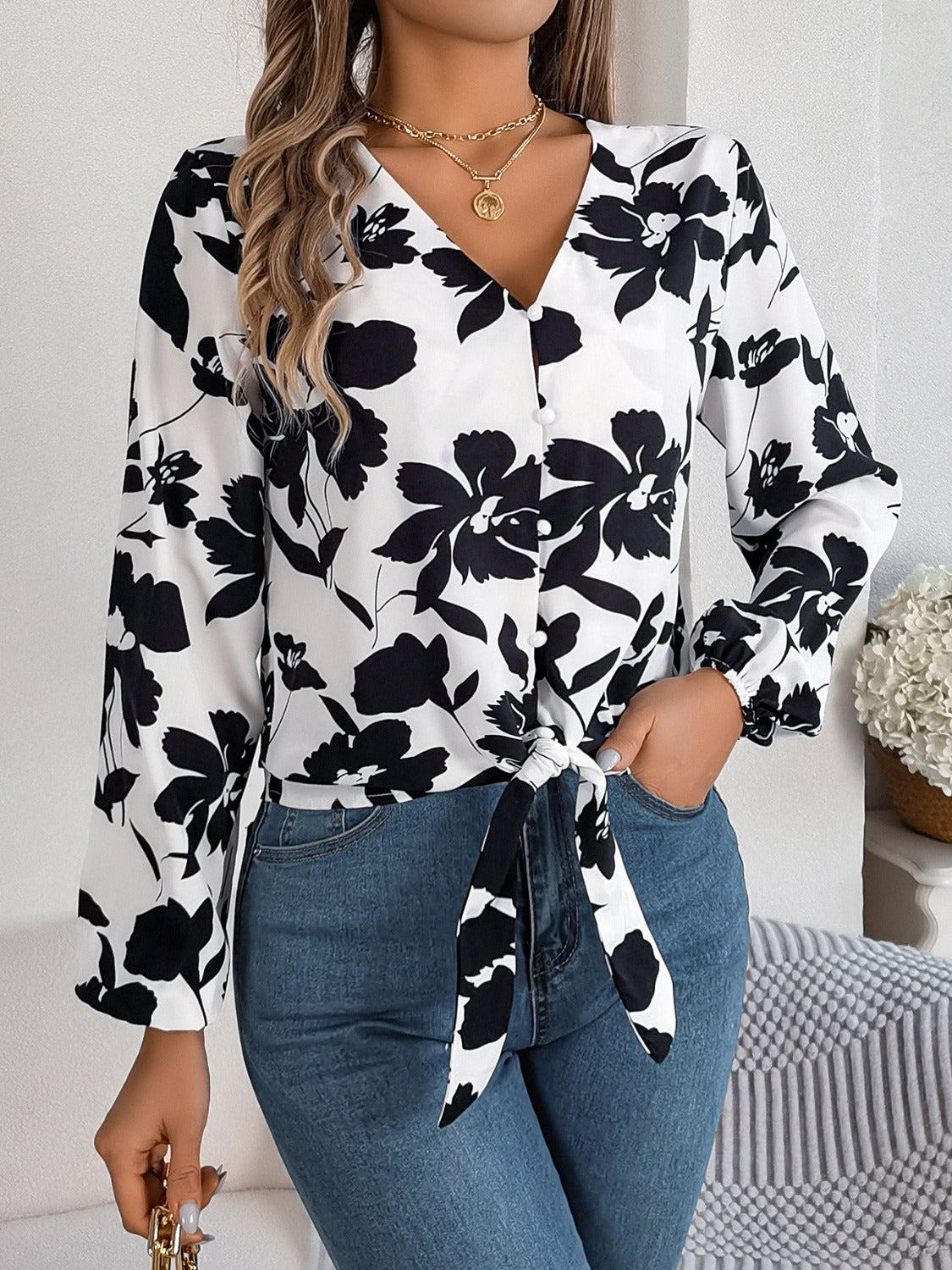 Wanda | Elegant Printed Blouse With A V-Neck And Long Sleeves