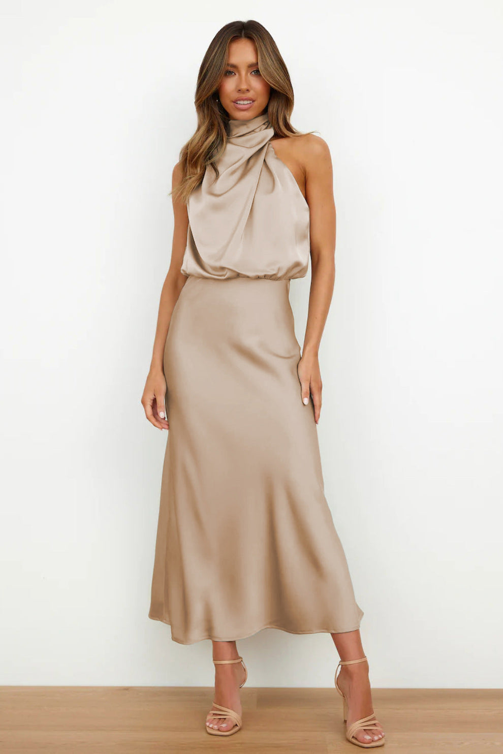 Violet | Elegant long dress with an asymmetrical neckline and refined design