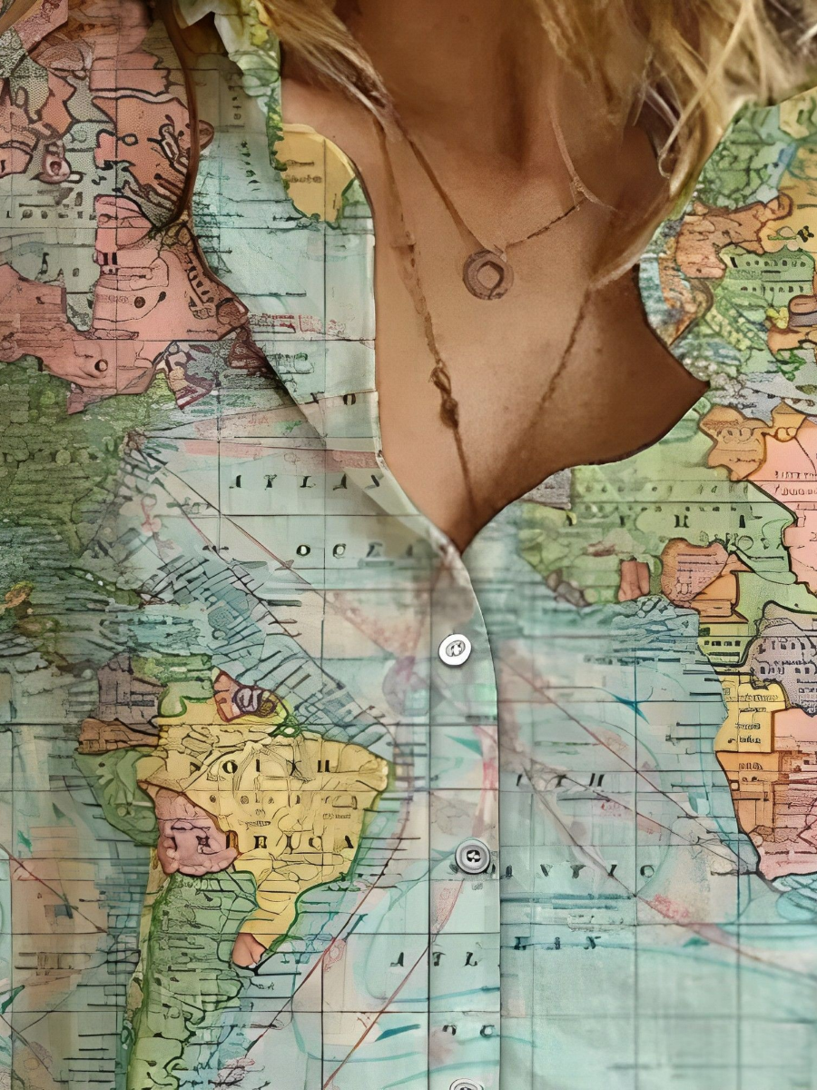 Tiana | Shirt With A Printed World Map