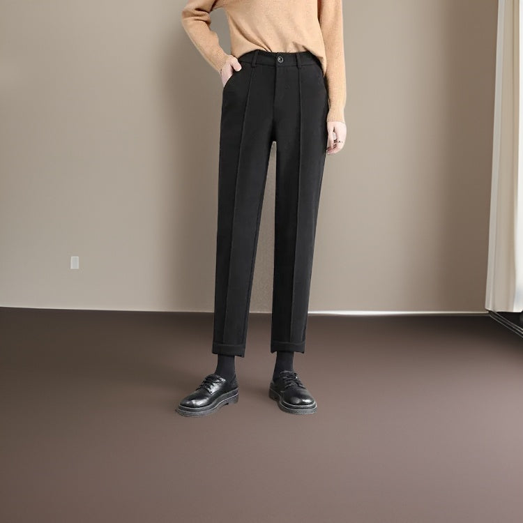 Xaviera | Woolen trousers are trending this season